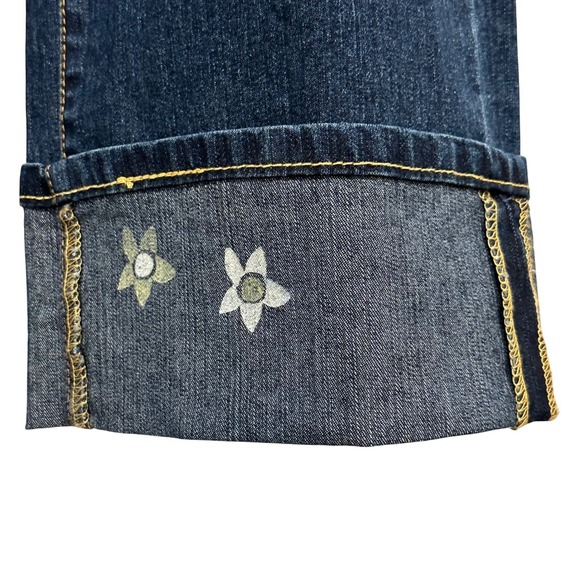 Levi's 528 Women's Curvy Boot Cut Capri Jeans Embellished Floral Stretch Size 19 - Picture 4 of 12